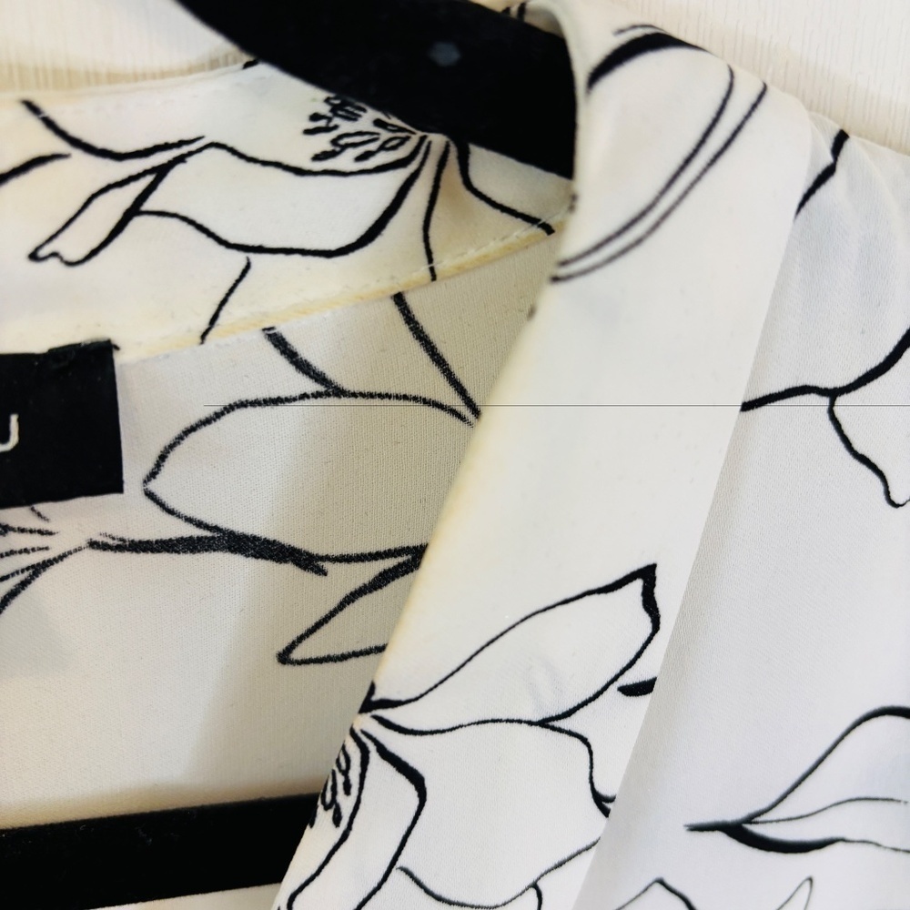 Le Chateau Black White Floral Blouse Small - Picture 8 of 10
